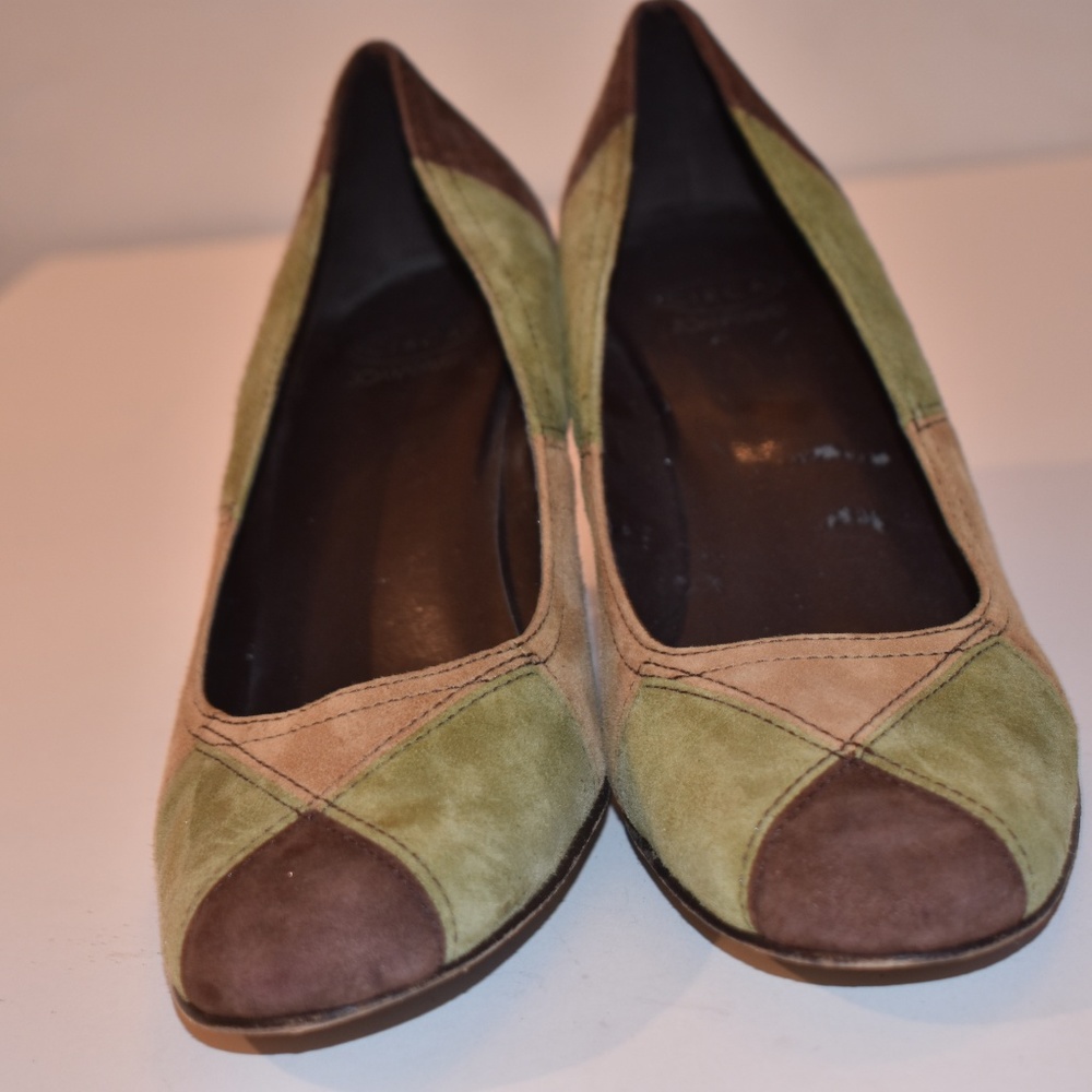 Patterned Heels - Picture 2 of 4